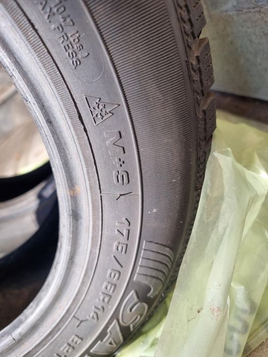 2 cauciucuri de iarna 175/65 R14