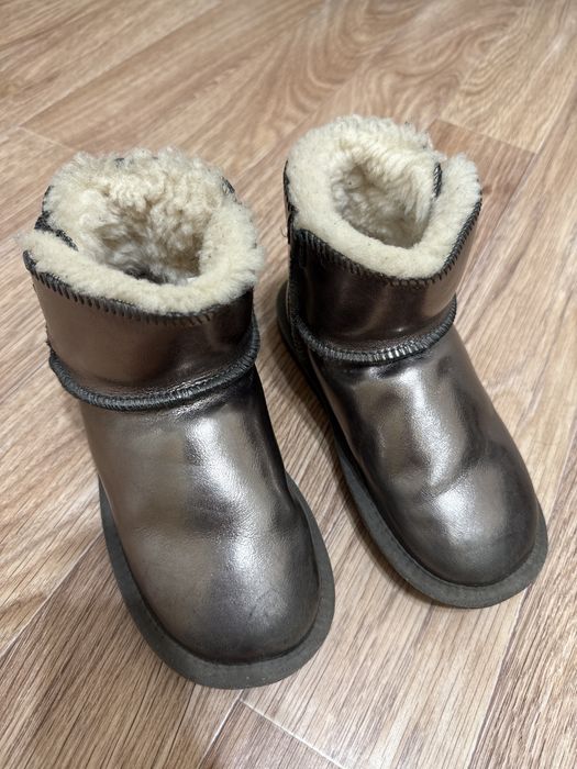 Продам угги на девочку