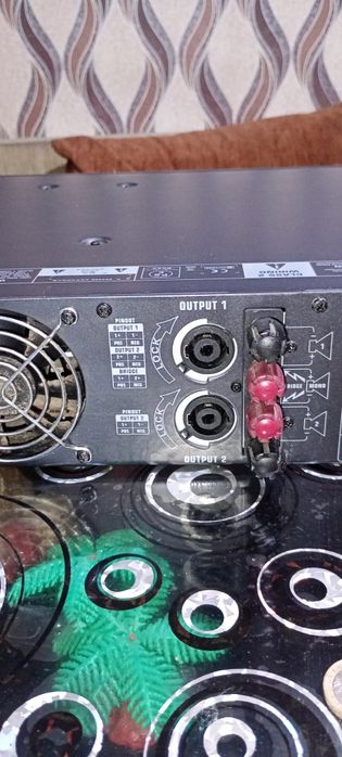 Крайно стъпало Behringer ep4000