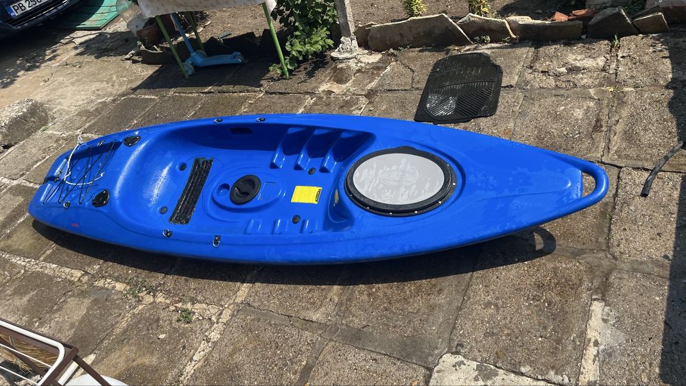 Каяк Kayak твърд 310см на 85см
