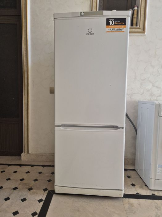 Холодильник продается INDESIT