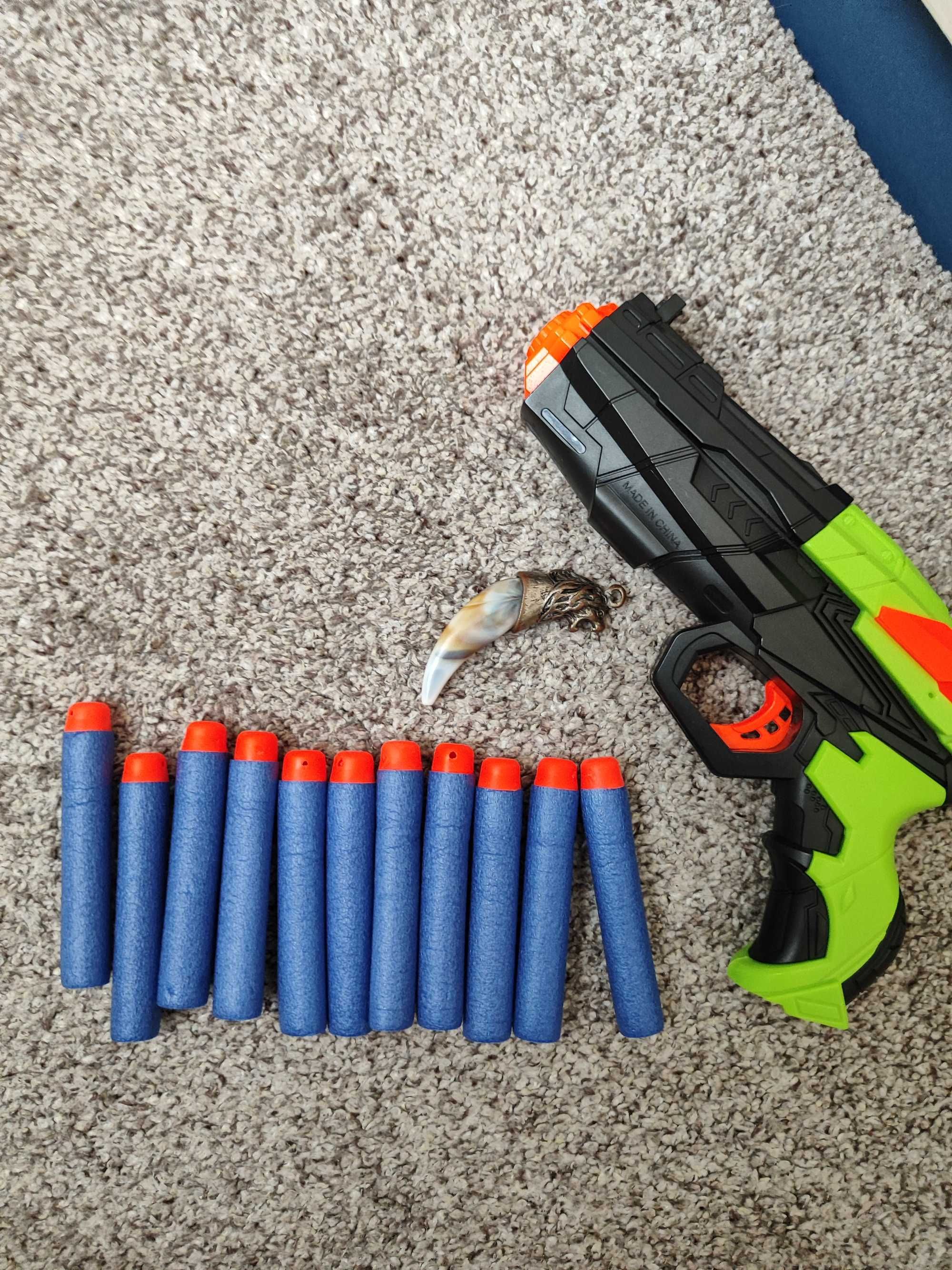 Червено-зелен NERF пистолет