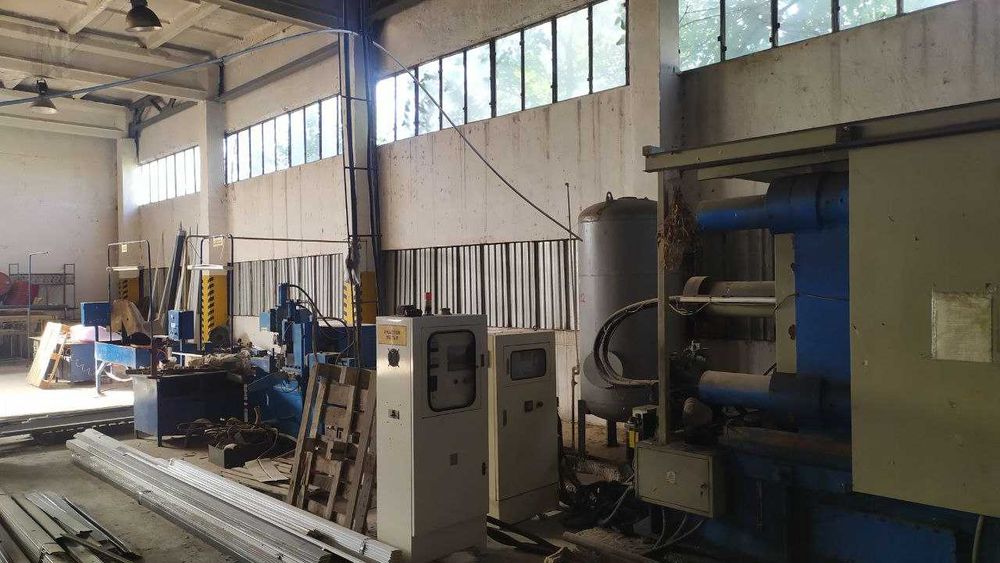 Оборудование (станок) для литья алюминия и латуни под давлением.