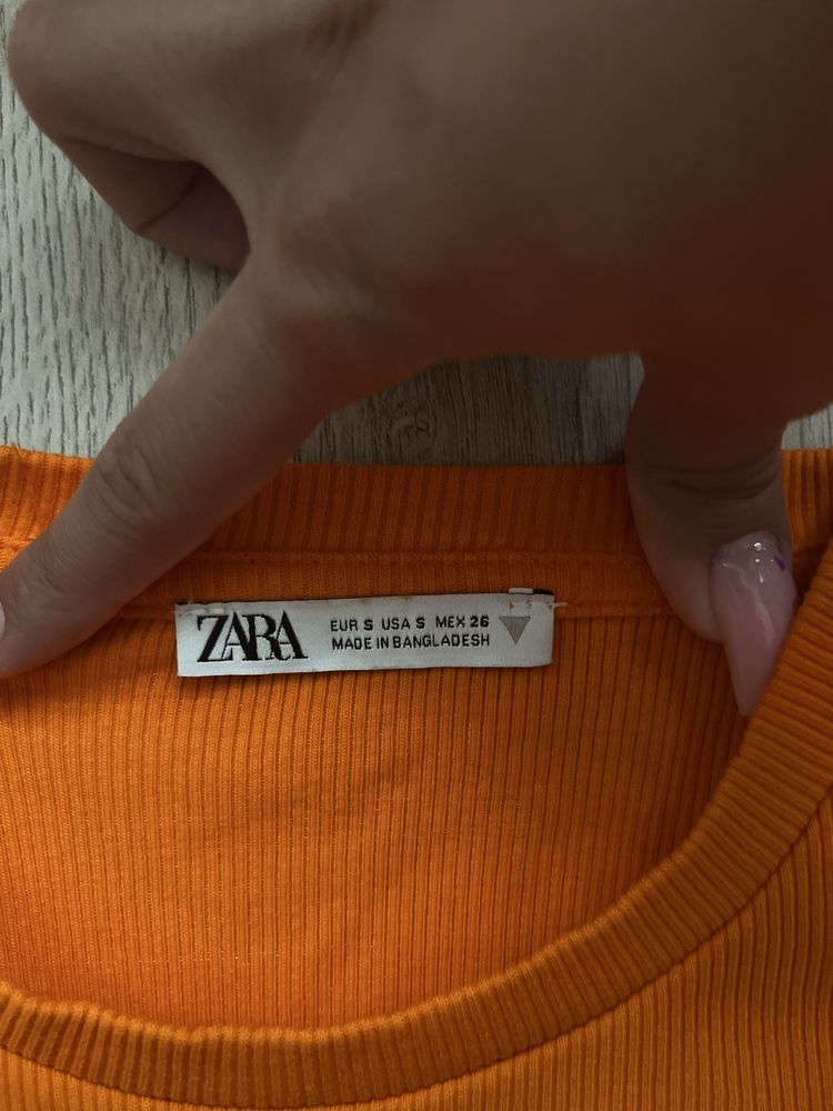 Рокля Zara с буфан ръкав