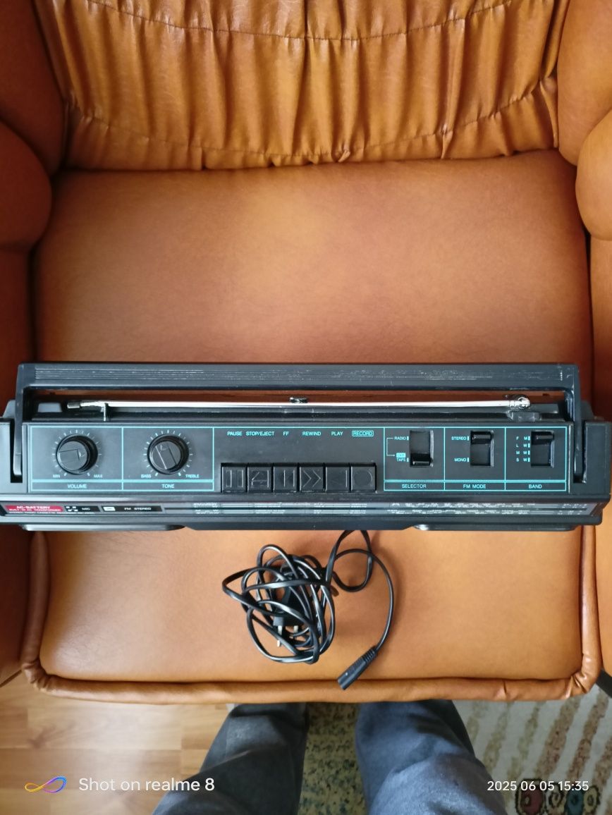Radiocasetofoane Panasonic-cadou 3 casete audio.