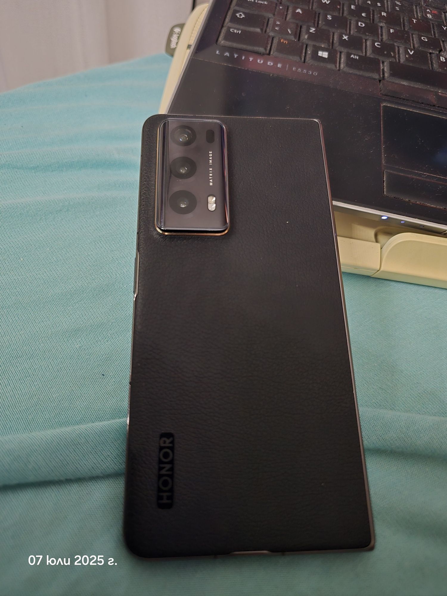Honor Magic V2 512gb един работещ  екран 12ram