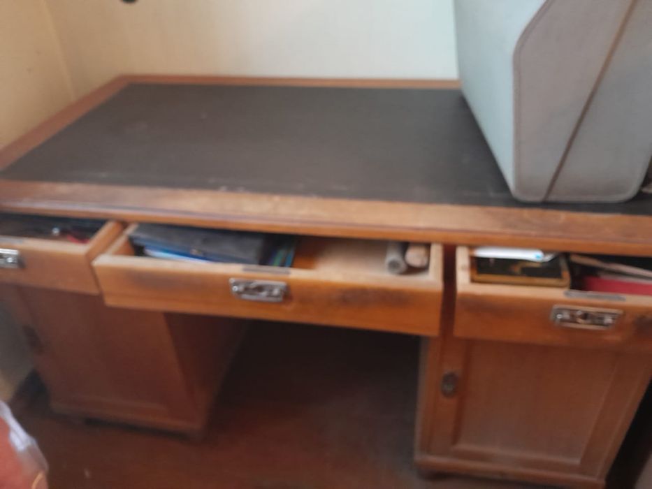 Стол письменный деревянный