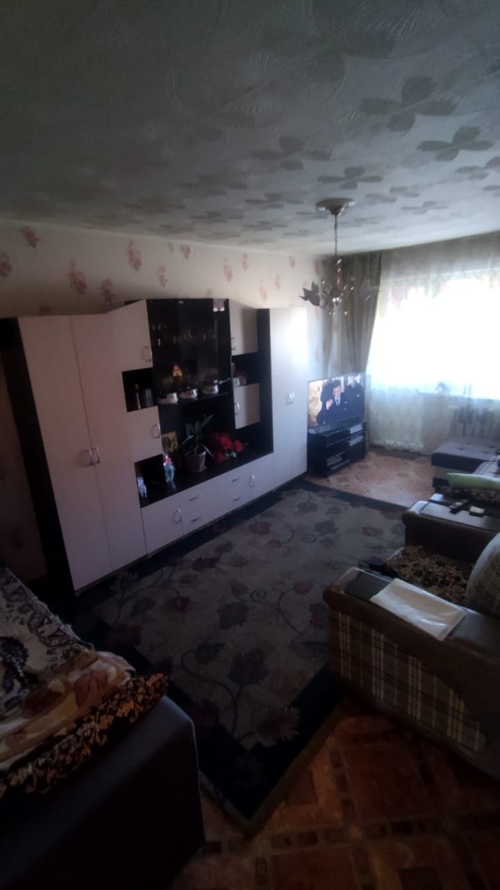 Продам 2х комнатную квартиру в 11 а микрорайоне.
