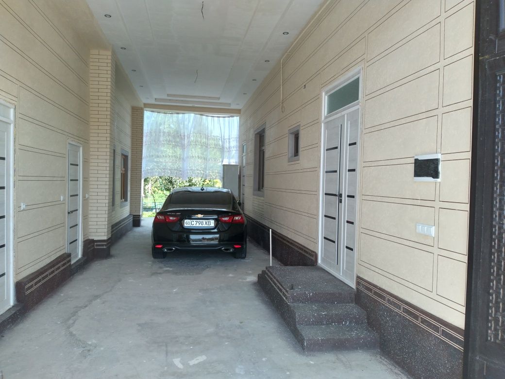 Продаёться участок 6 соток. Двухэтажний дом, 10 комнат. Фруктовий сад.