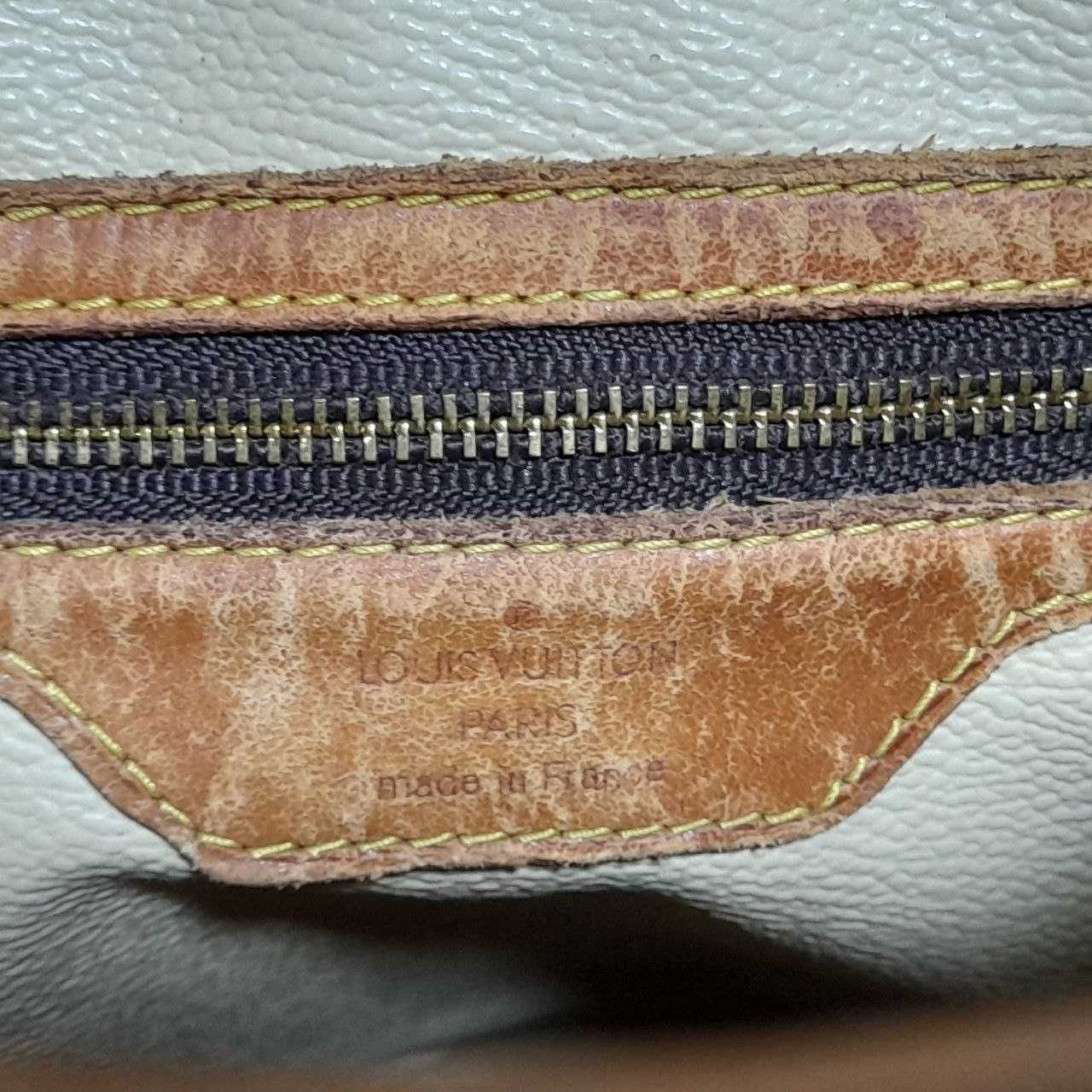 LOUIS VUITTON / Made in France / Маленькая сумка ведро.