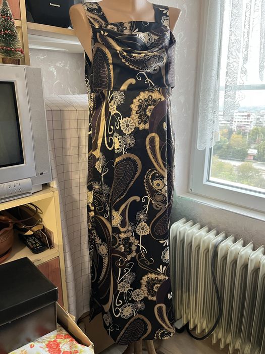 Рокля  от цветен сатен и  обувки