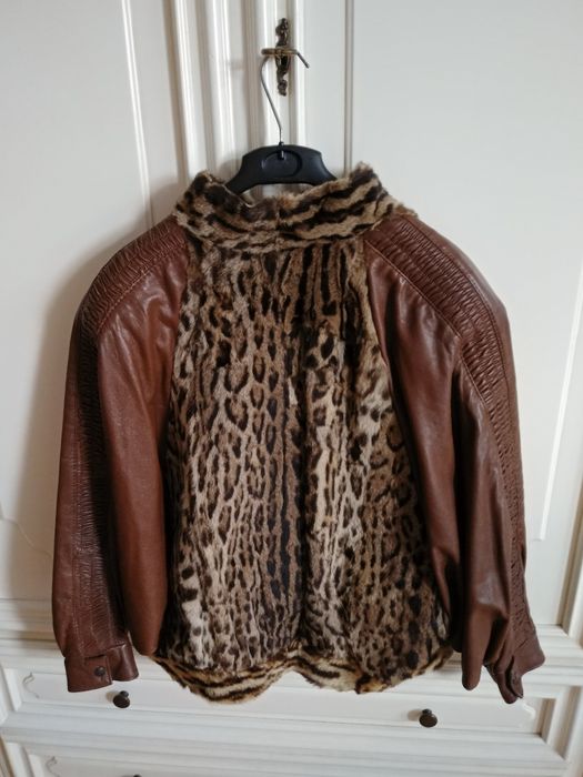 Haină blană de vulpe argintie.