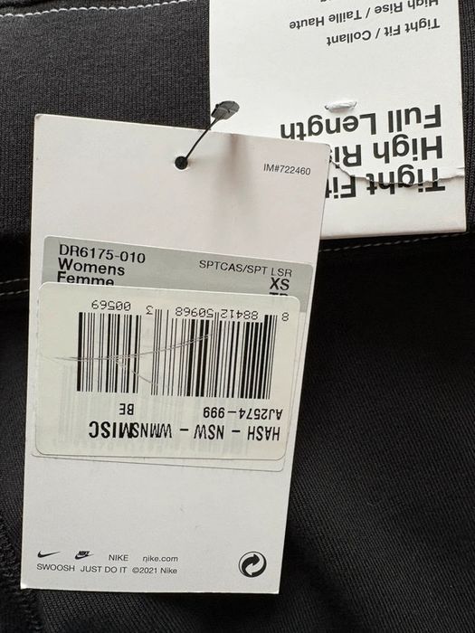 Оригинален клин на Nike Swoosh в размер ХС