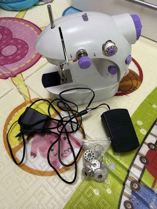 Мини швейная машинка