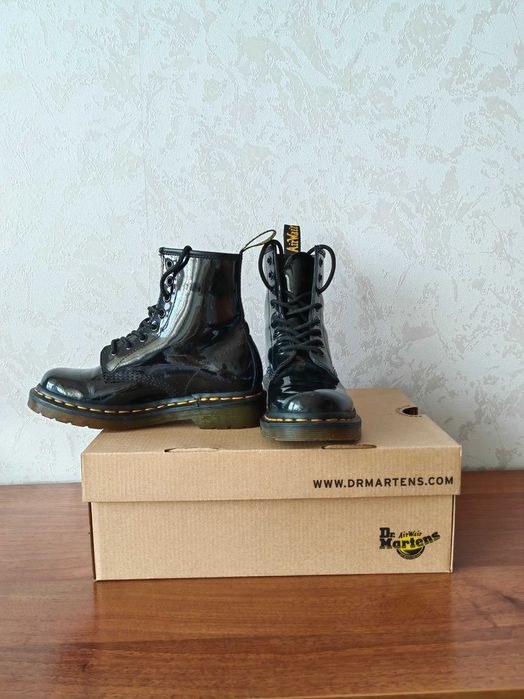 Дамски лачени кубинки Dr. Martens