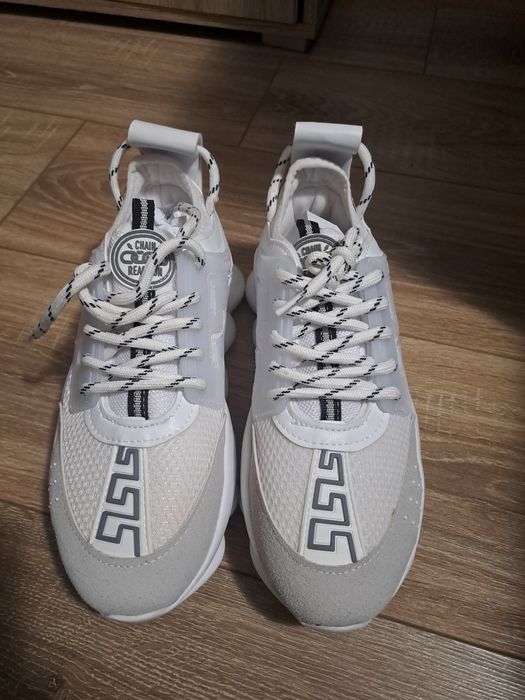 Versace chain reaction