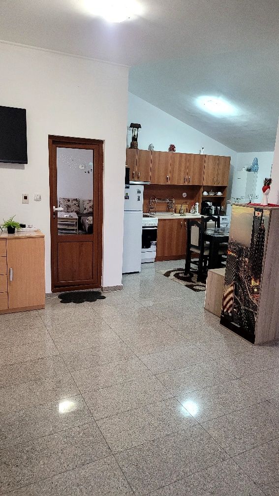 Дава се под наем Тристаен апартамент в Асеновград - 80 кв.м за 66.3 € - Снимка #7