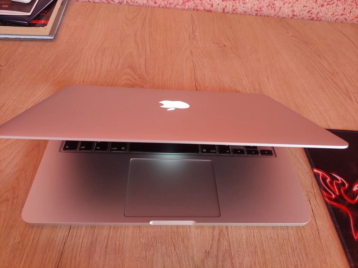 Mackbook i5 Pro.