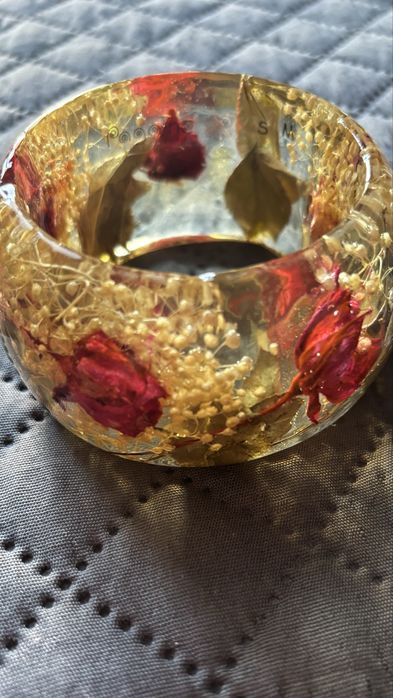 Ръчно изработена гривна с цветя