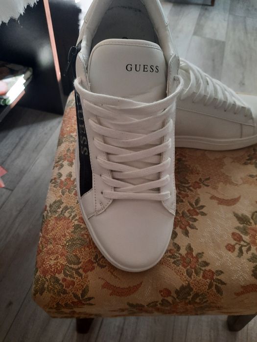 Оригинални сникърси Guess