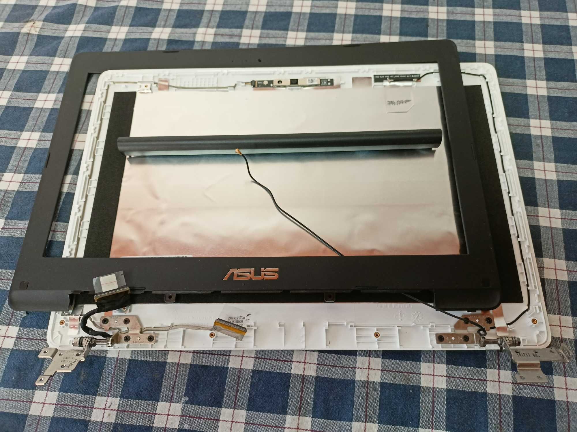 Dezmembrez Asus R413M - PretMic