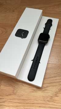 Часы Apple watch 5 series. 44 mm.