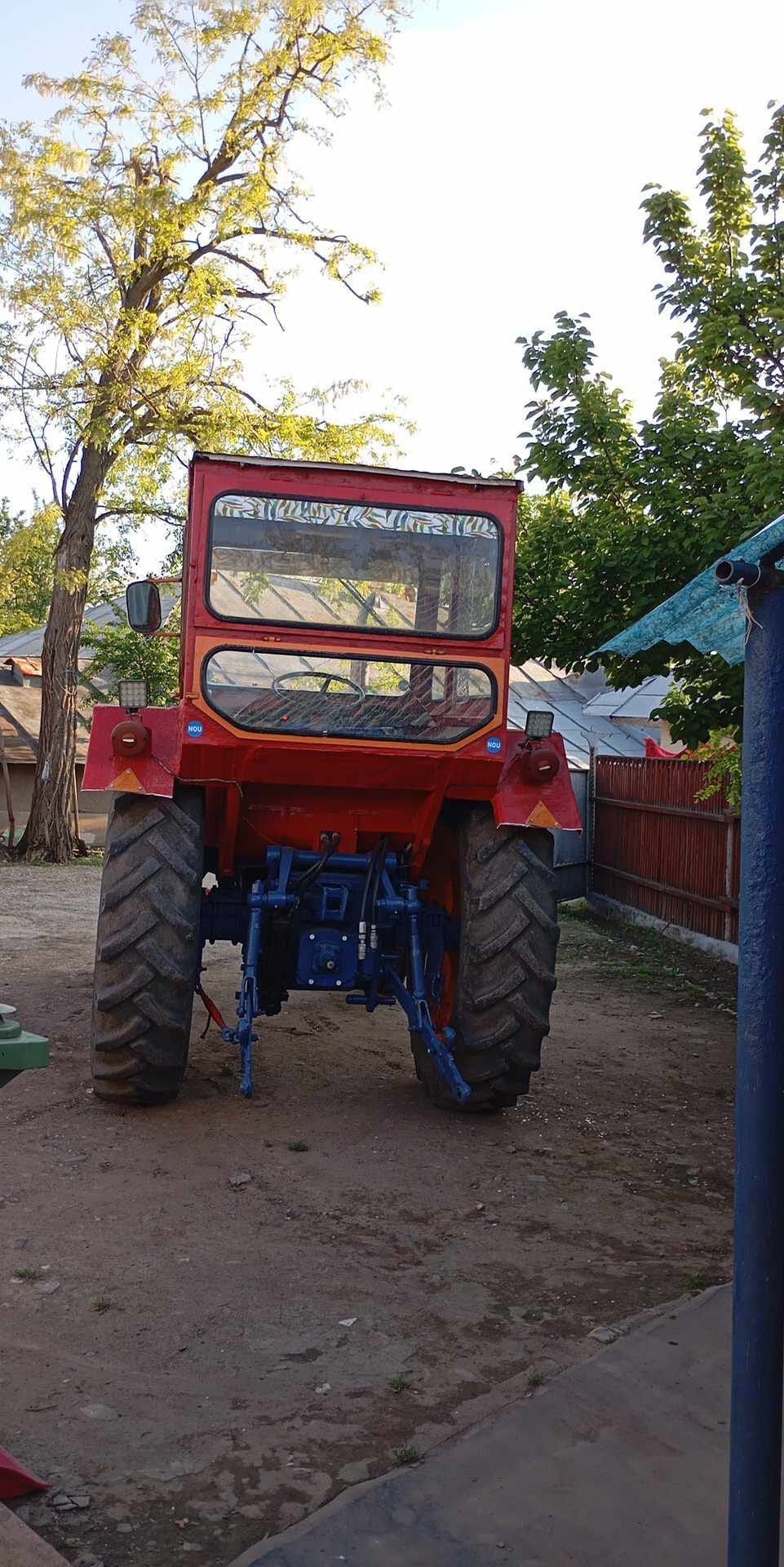 Tractor universal 650