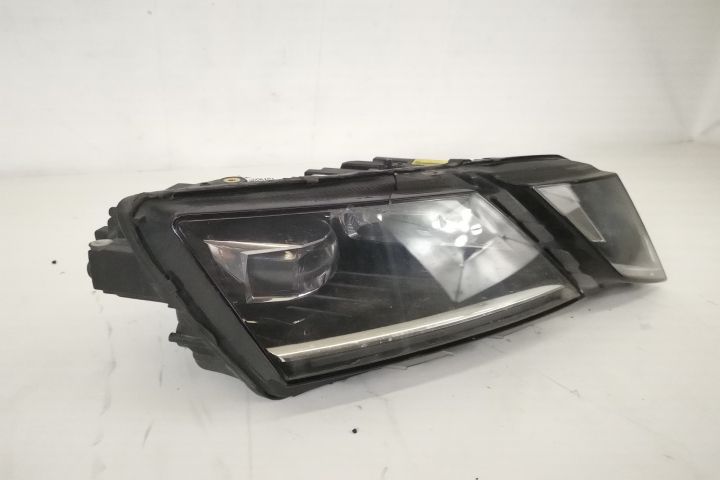 Фар Дясно Оригинален Лед Повреден Шкода / Skoda Octavia 3 [фейслифт] О