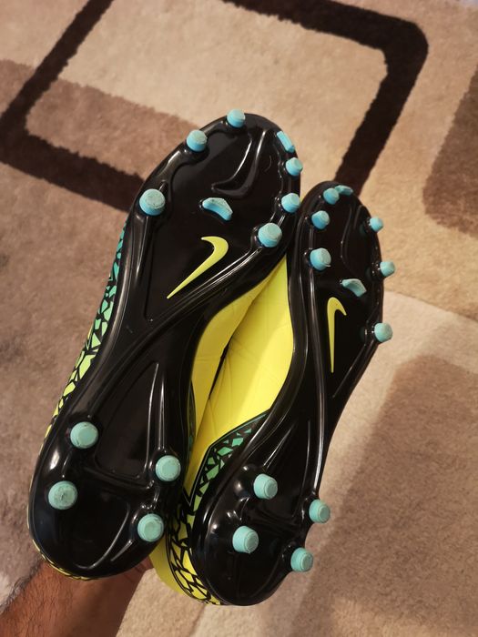 Vând ghete de fotbal Nike Hypervenom în stare impecabilă
Nr 45
Preț 2