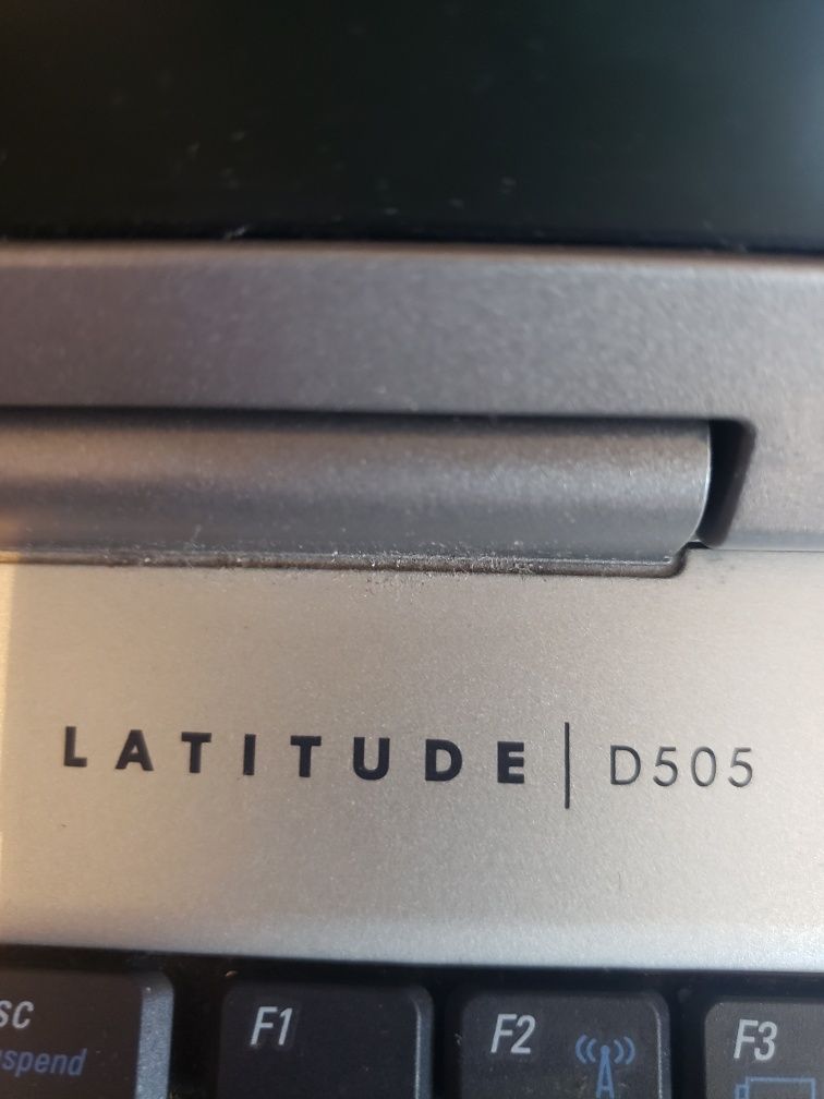 Лаптоп Dell Latitude D505