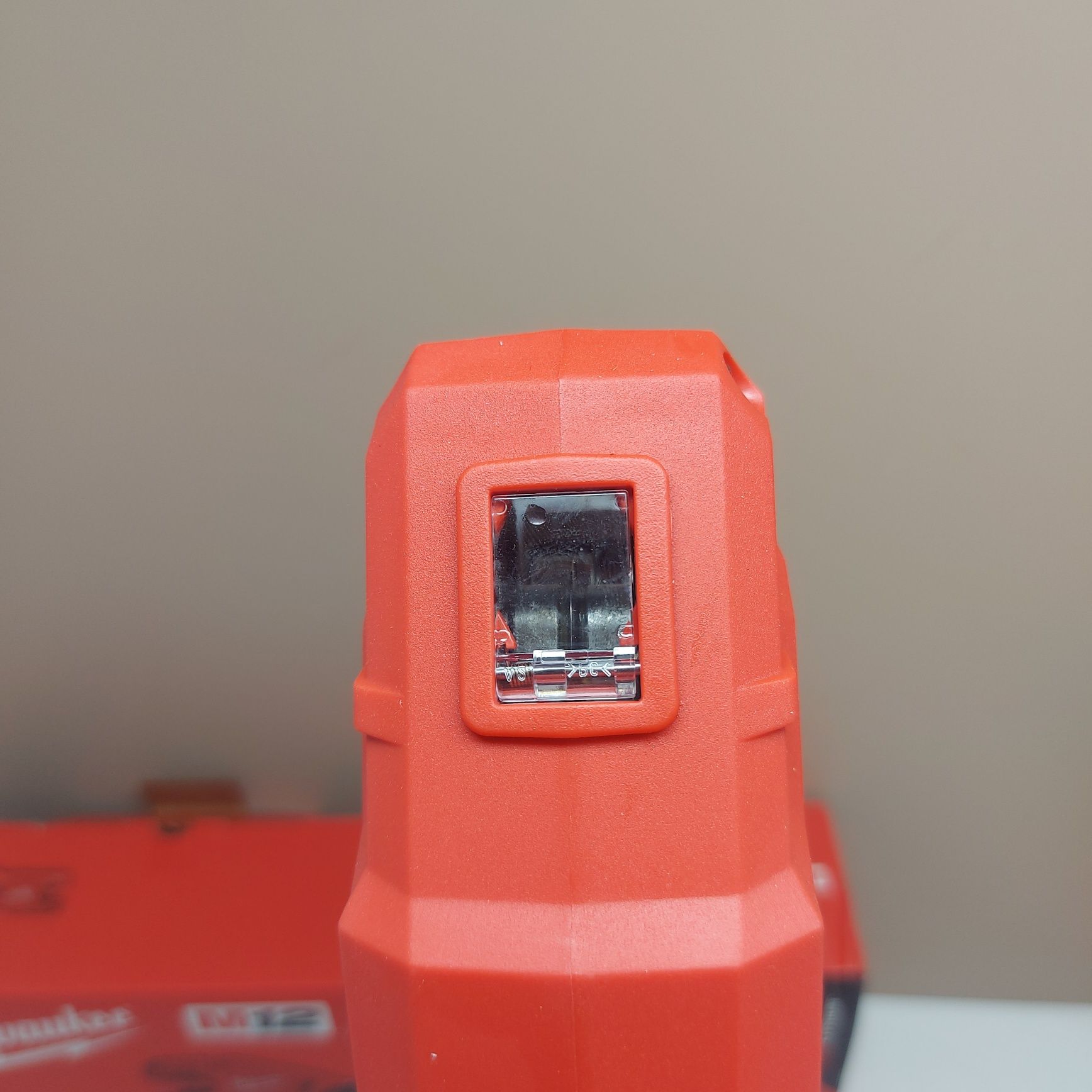 Milwaukee M12PCSS  акумулаторна резачка за тръби от неръждаема стомана
