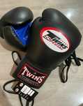 Manusi box TWINS SPECIAL 10oz din piele negru cu rosu