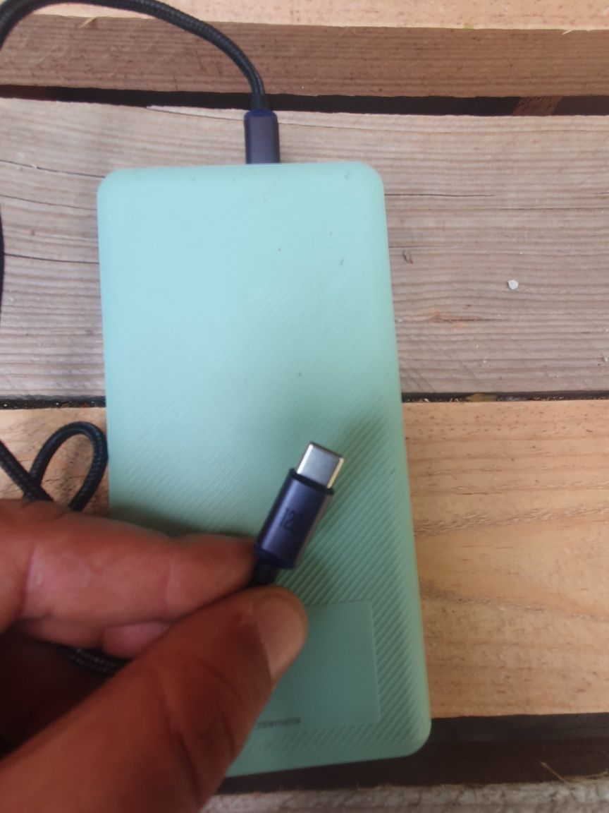Продавам преносима батерия Power Bank 20 000 mAh