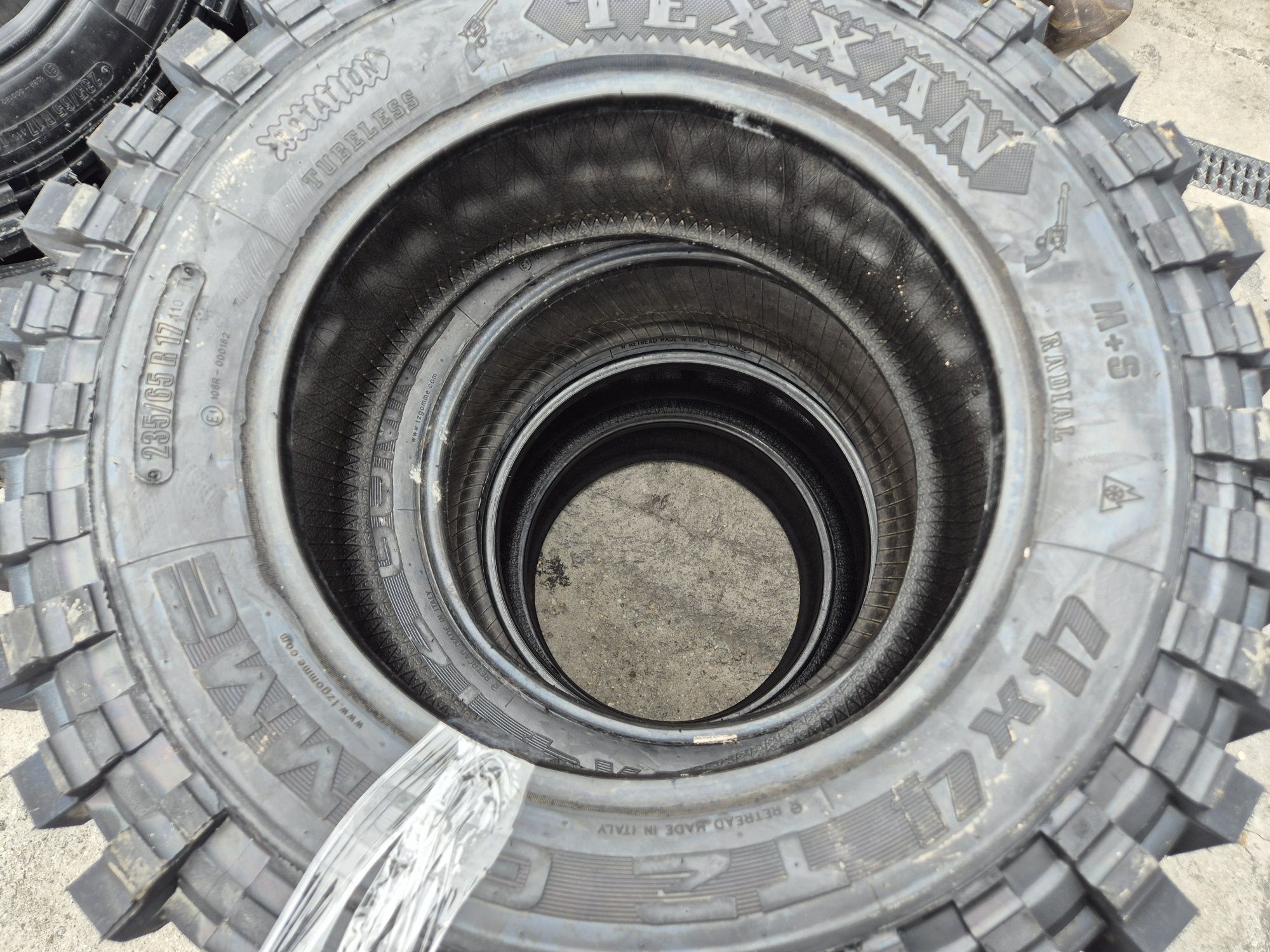 Anvelope off road  235/65R 17.