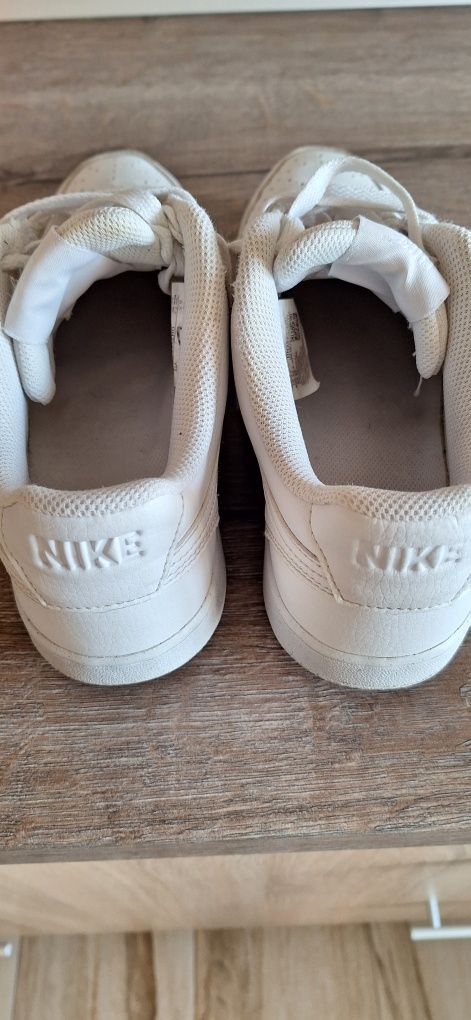 Vând pantofi Nike