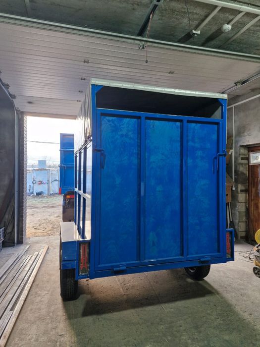 Продам прицеп коневозку новую