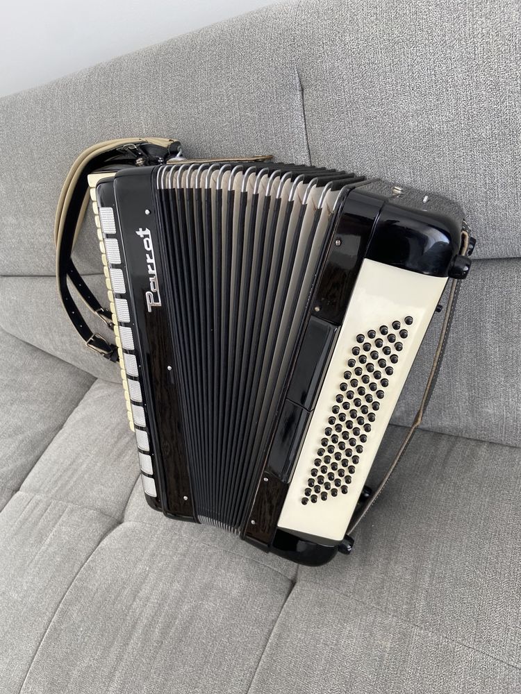 Acordeon Parrot/Scandalli cu 80 basi