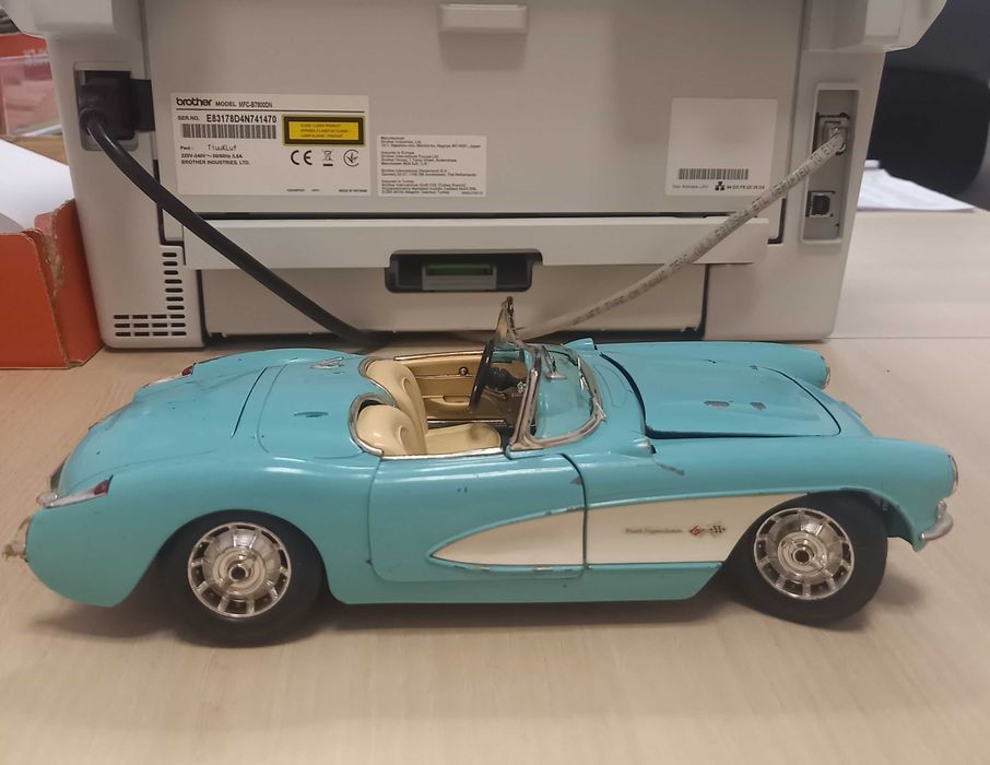 Метална кола chevrolet 1/18