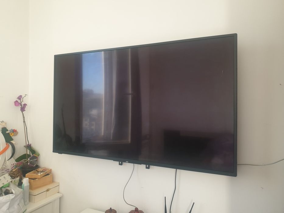 55 инчов jvc на 3 год.