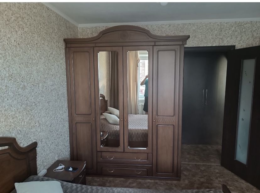 Продам спальный гарнитур в отличном состояние