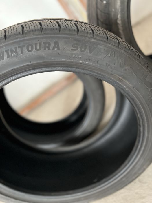 Anvelope de iarna  2x 275/40/R20 si 1 buc 315/35/R20 Kumho DOT 2020