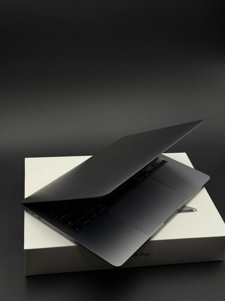 Продаётся MacBook Pro 2020 (Core i5, 8/256)
