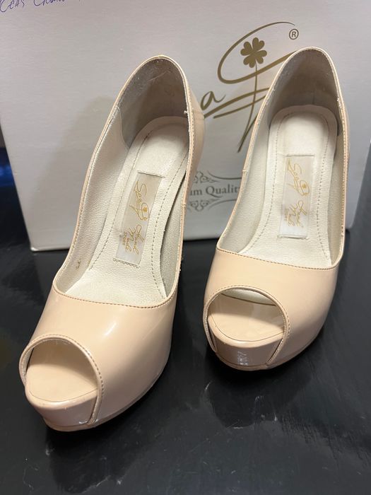 Обувки с висок ток