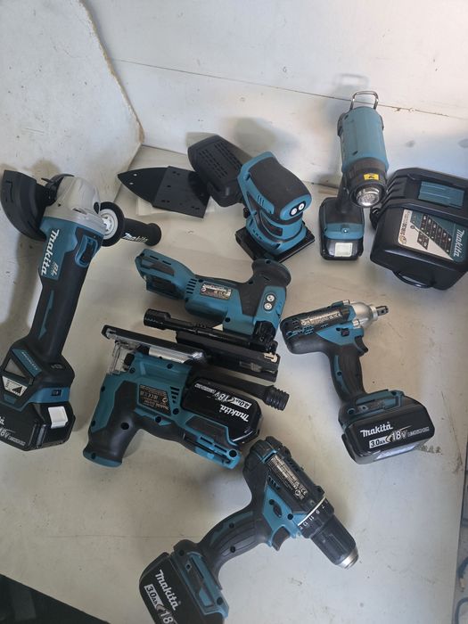Vând scule makita 18V