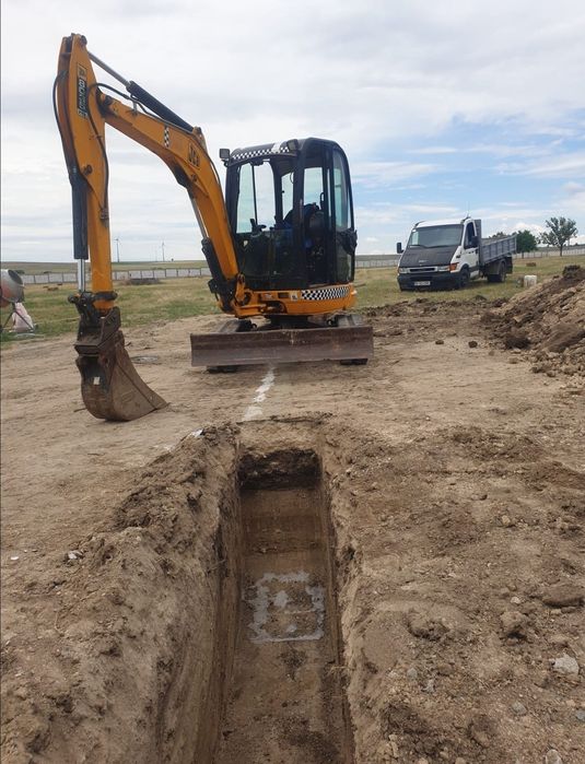 Servicii miniexcavator, sapaturi ,fundatii, santuri apa curent.