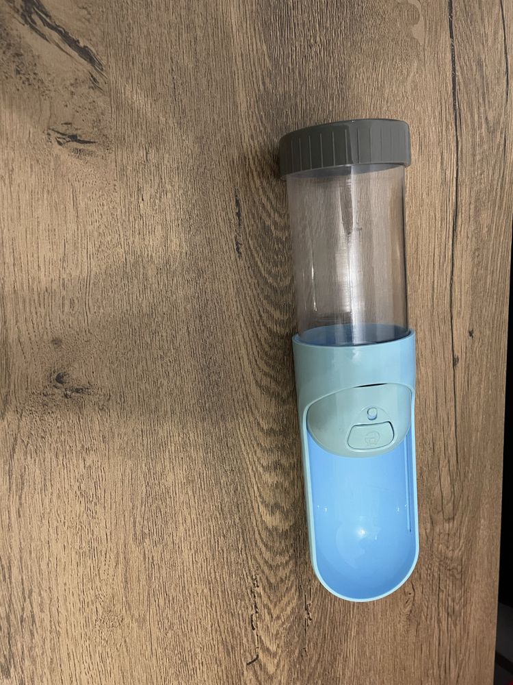 Sticla de apa portabila, cu filtru de carbune
