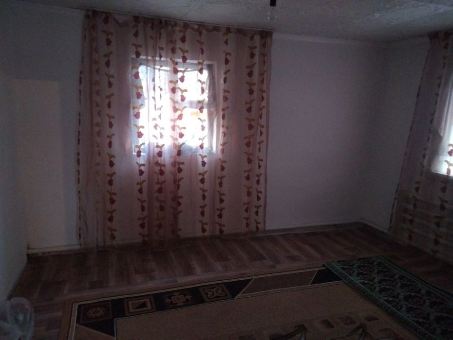 Сдается небольшой дом семейным людям.