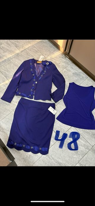 Продам новые женские костюмы