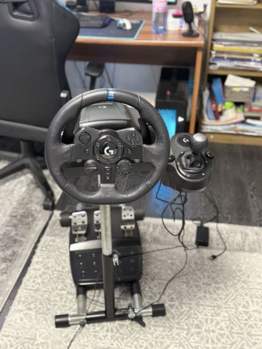 Pachet complet Logitech G923 volan + pedale + schimbător + suport