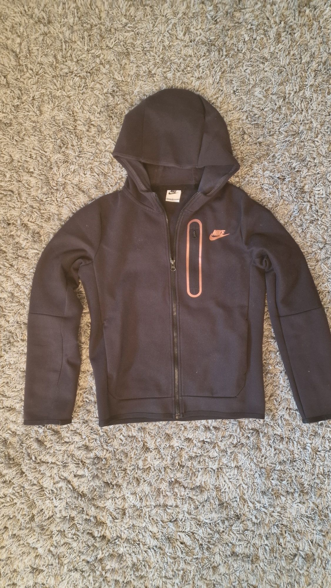 Nike Tech Fleece и Lacoste